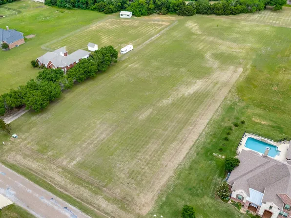 104 Green Meadow Ct, Gunter, TX 75058
