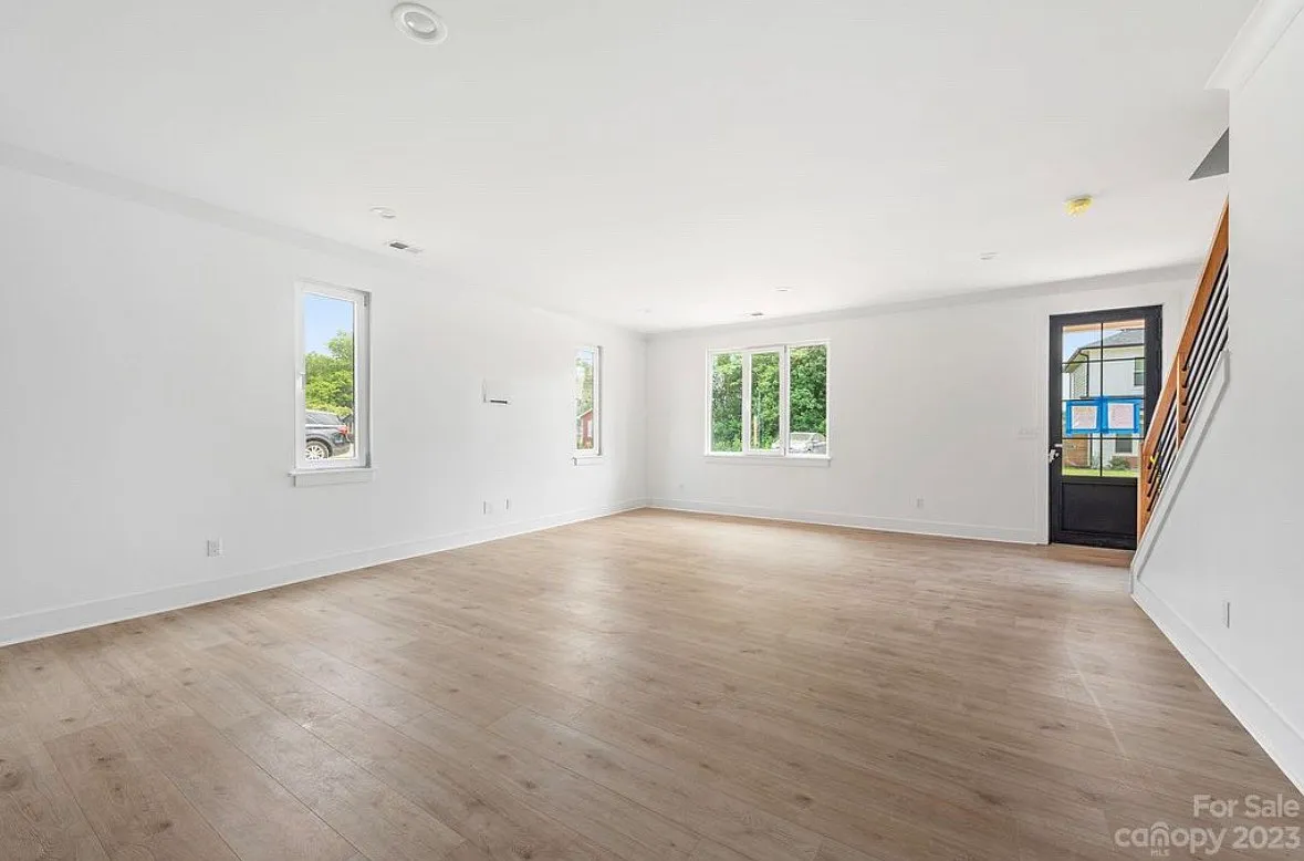 3 bed, 2.5 bath, 1835 sqft, $3,300 — Photo 4