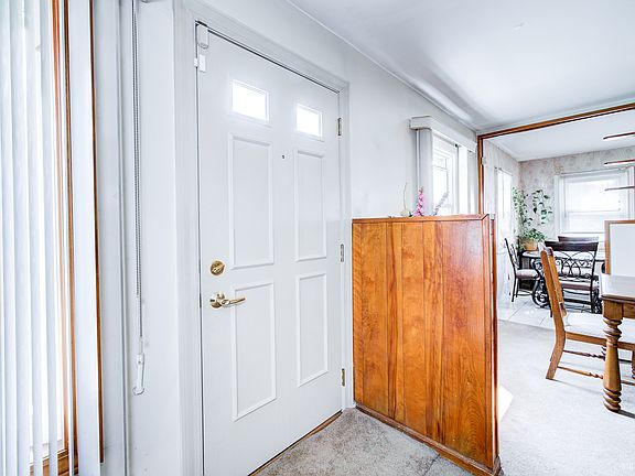4th image of 2912 Marion Ave