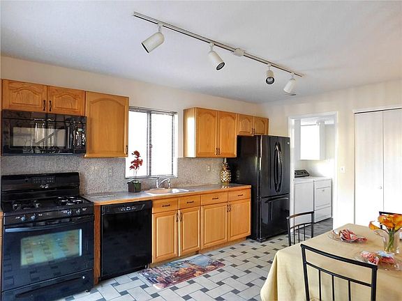 4th image of 198 Linda Ln #198