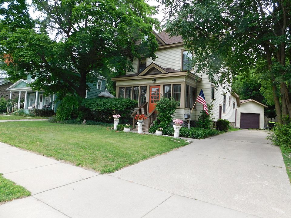 337 E Main St, Gaylord, MI 49735 Zillow