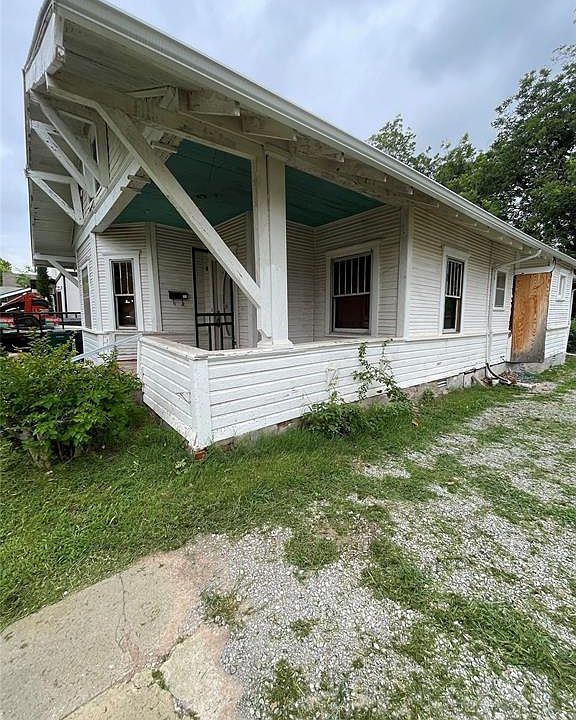 1st image of 613 NW 32nd St