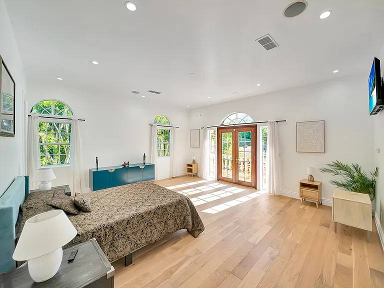 7735 Wilbur Ave — Photo 69