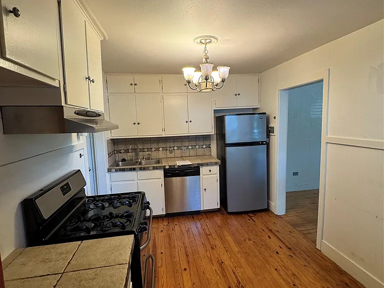 Winsted Ln — Photo 8