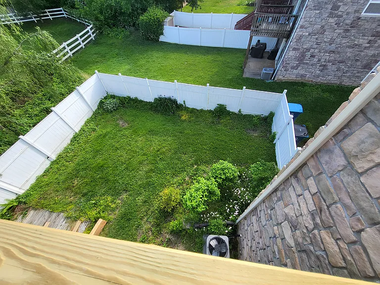 114 Vince Dr — Photo 37