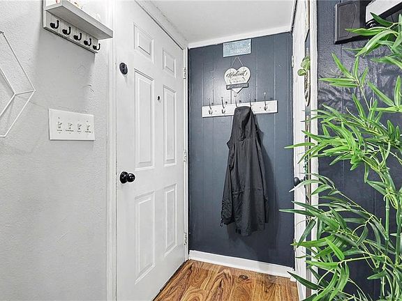 4th image of 1370 Arbor Hill Rd