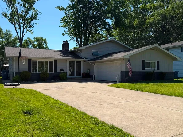6137 Sherwood Dr, North Olmsted, OH 44070