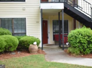 555 Windchase Ln, Stone Mountain, GA 30083