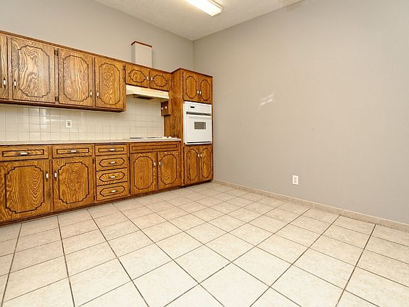 5th image of 8307 S 38th St #8309