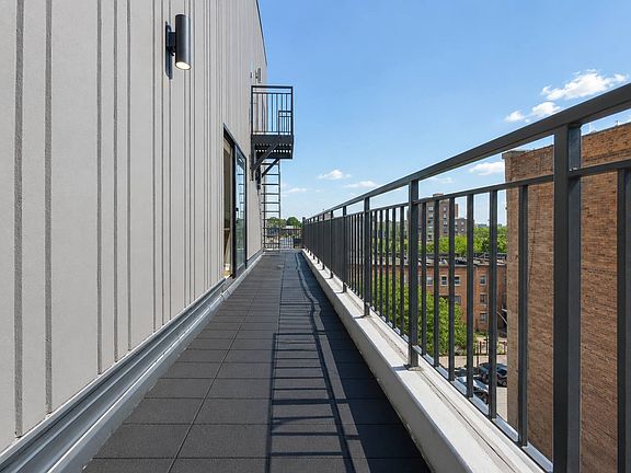 3rd image of 717 Dekalb Ave APT 5B