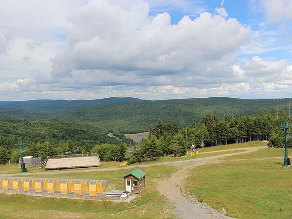 3rd image of 27 Expedition Station Trl #424