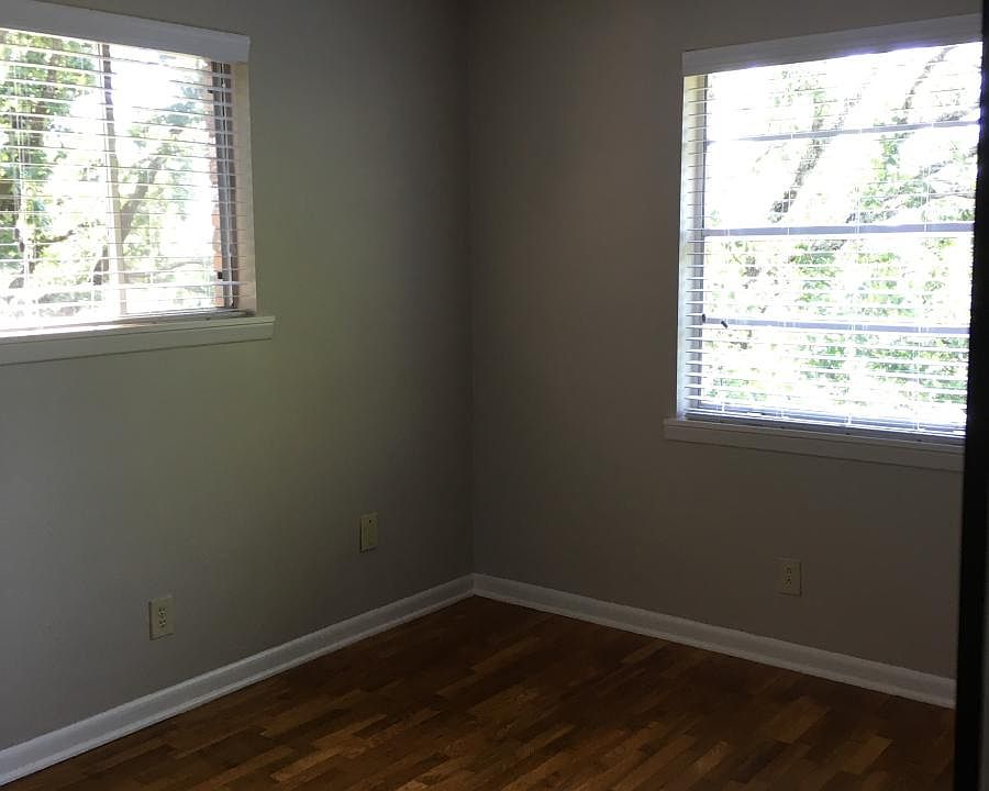 Apt V Bedroom 2