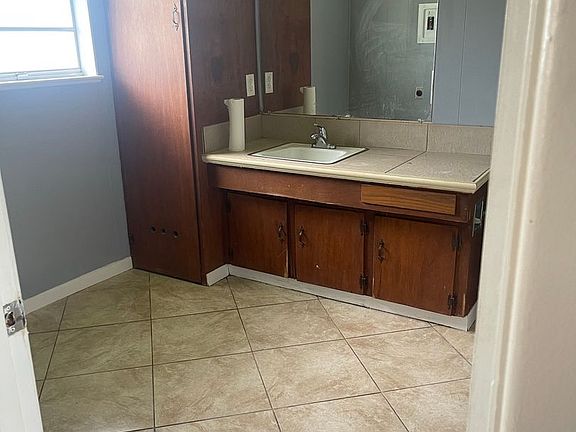 5th image of 700 Corley St #700