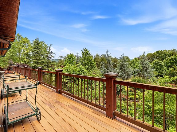 18th image of 1319 Licklog Hollow Rd