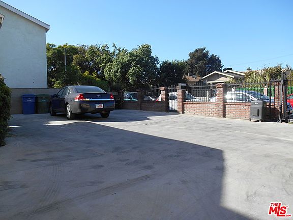 5th image of 622 N Manhattan Pl