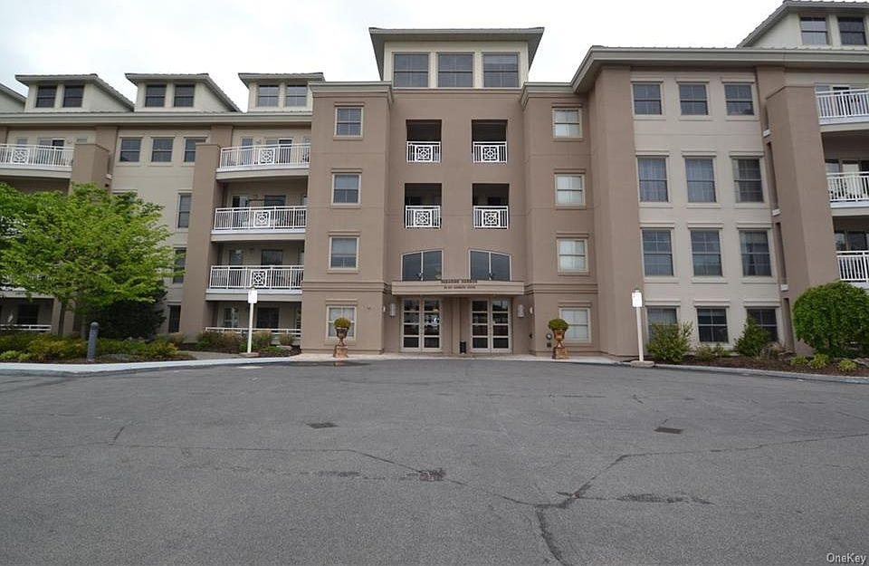 1st image of 318 Harbor Cv #318