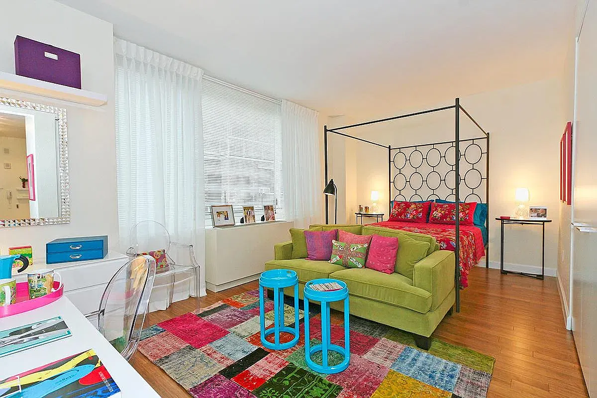 330 West 39th Street — Photo 1