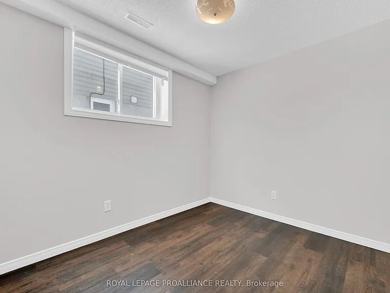 25 Metcalfe St #B — Photo 10