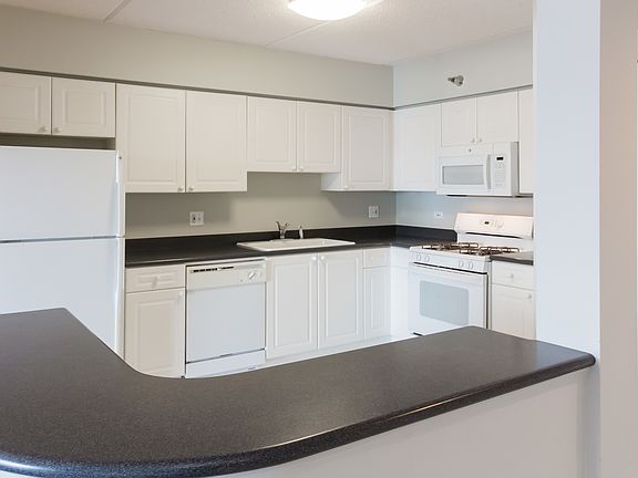 4th image of 3303 S Grove Ave #502