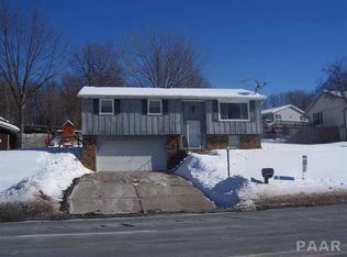 1402 Parkway Dr, Pekin, IL