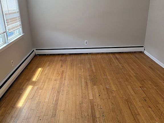 4th image of 205 Benjamin Ave #B