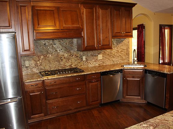 3rd image of 988 Stone Creek Ct