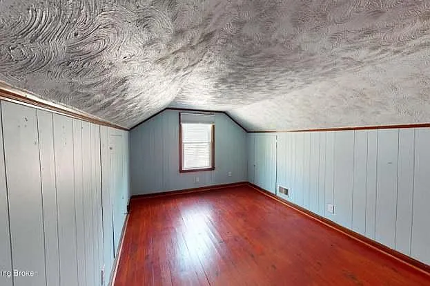 2037 Bashford Manor Ln — Photo 2