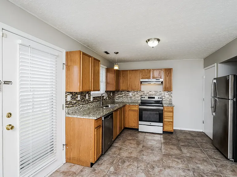 6516 Hunters Creek Blvd — Photo 7