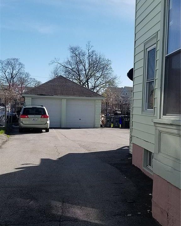 2nd image of 12 Hawthorne St