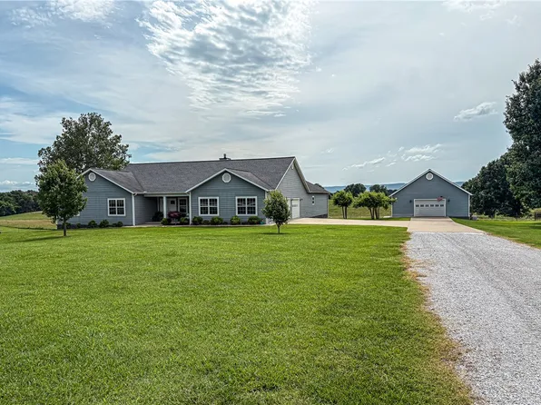3888 Carole Ln, Harrison, AR 72601