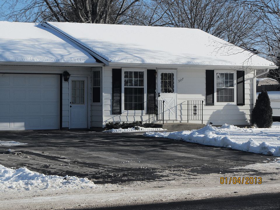 2nd image of 927 Center St