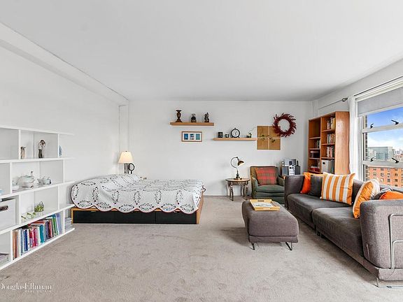 3rd image of 80 La Salle St APT 21E