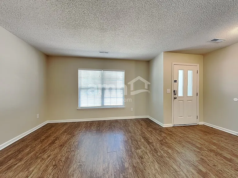 5013 Springdale Dr — Photo 6