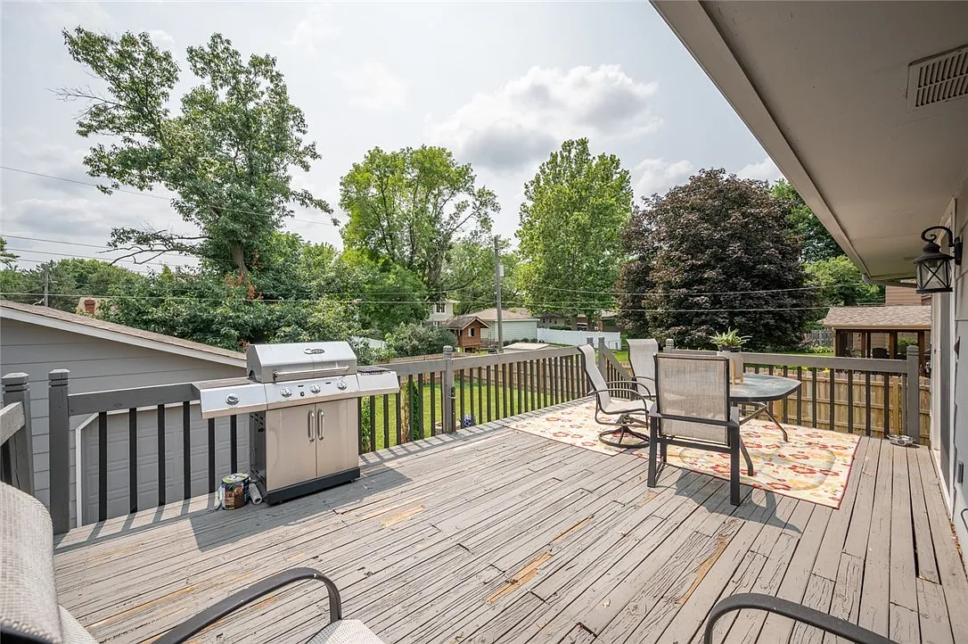 5 bed, 2.5 bath, 2000 sqft, $2,199 — Photo 4