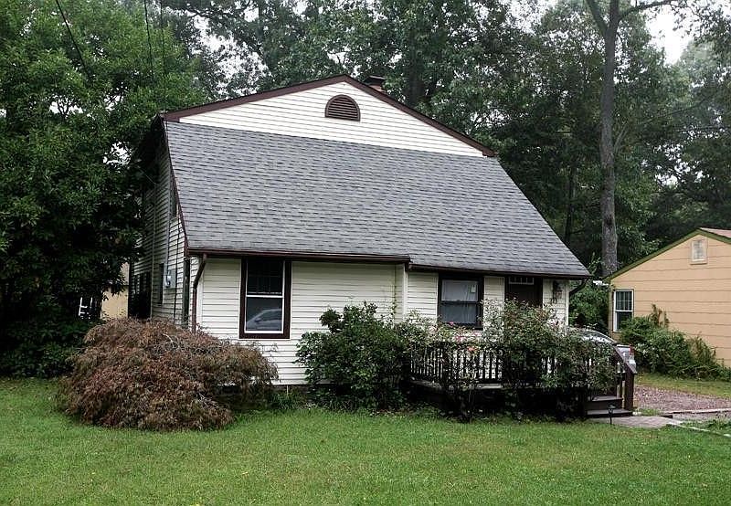 1st image of 223 Riverside Dr