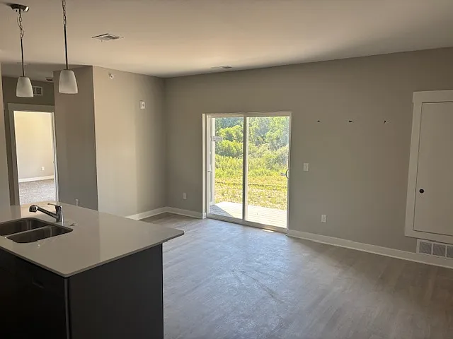 Midvilla Apartments — Photo 8