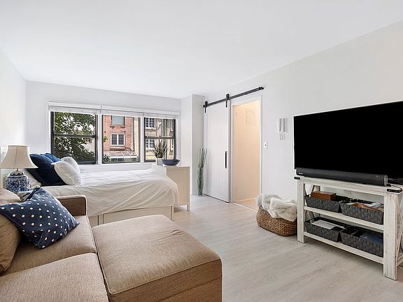 2nd image of 205 E 77th St APT 3H