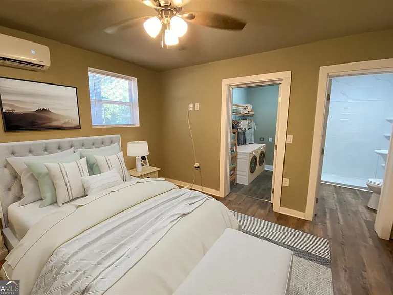 206 Sorrells St #A — Photo 8