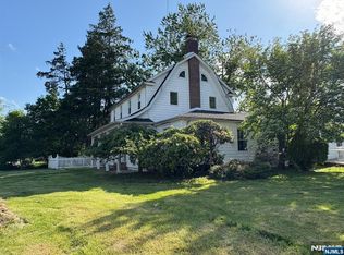 630 Queen Anne Rd, Teaneck, NJ 07666