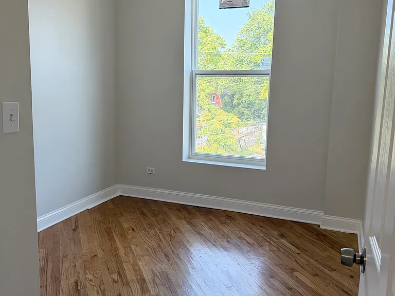454 N Hamlin Ave #3 — Photo 7