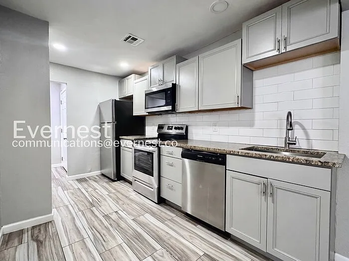 613 E Xyler St — Photo 4