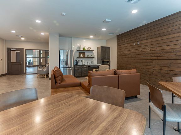 5th image of 1515 Roosevelt Ave #10406