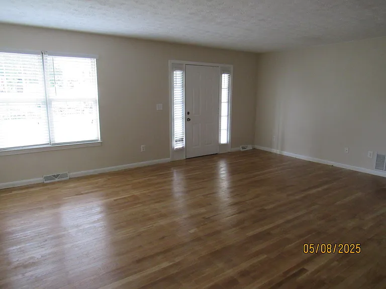 608 Columbia Dr — Photo 2
