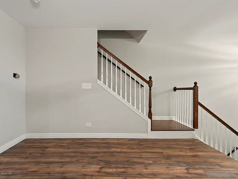 464 Valentine Way — Photo 2