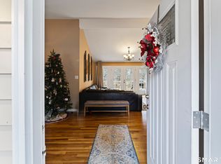 1 Hawthorne Cove Rd, Danbury, CT 06811