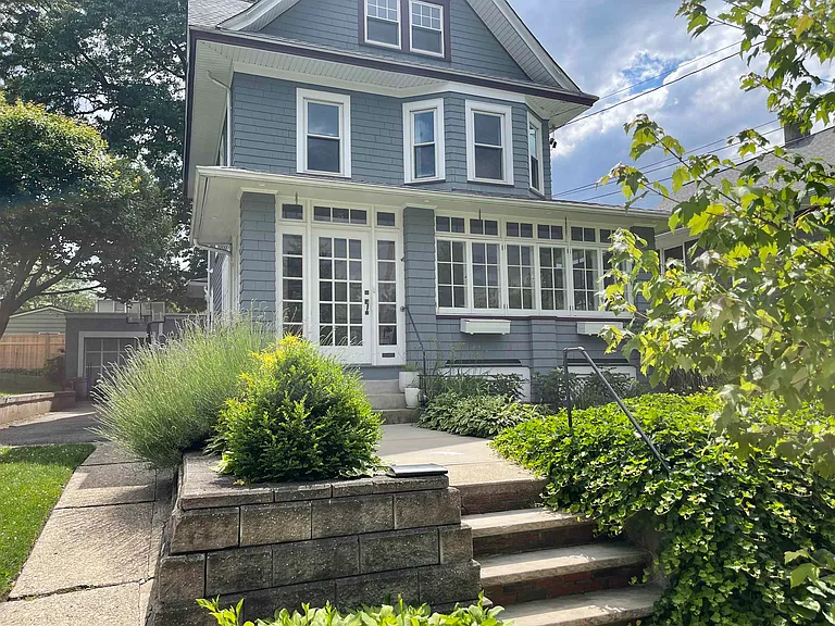 5 Saint Clair Ave — Photo 2