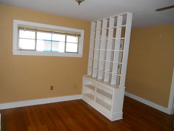 4th image of 323 Lake Hill Dr