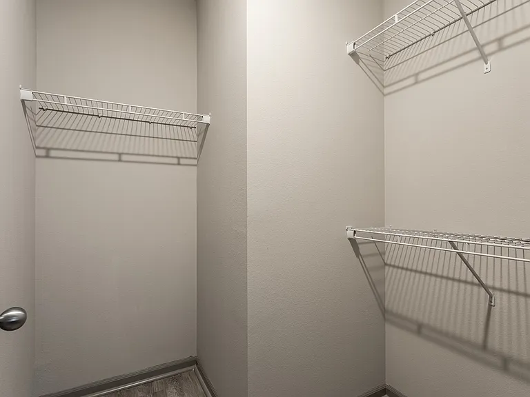 Bella Vista Apartments — Photo 10