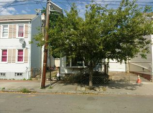 882 Lamberton St, Trenton, NJ 08611