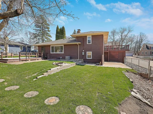 2930 Bay St, Wayzata, MN 55391